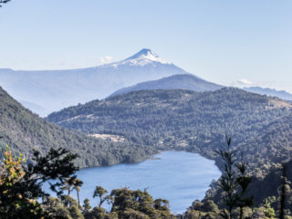 Lago Tinquilca, Volcán Villarrica, Parque Nacional Huerquehue, Chile 4